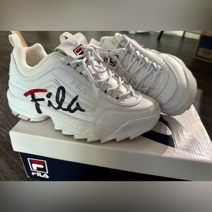 Fila Women’s Disruptor 2 Scipt sneakers shoes (size 8 but good for size 7.5s)